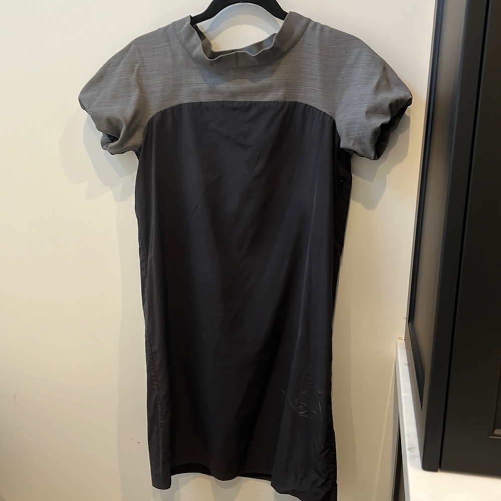 Club Monaco wool and nylon dress size 2